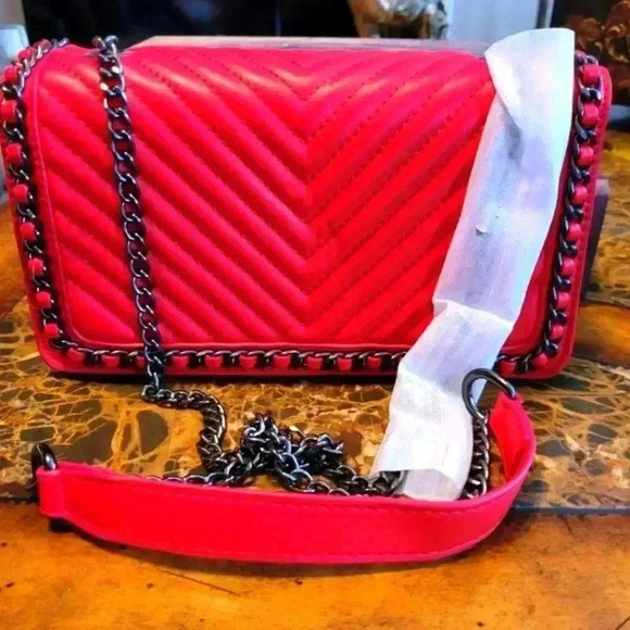 unbranded Handbags - ⬆️⬆️LOW START 🛑Vegan Red leather with gun metal chain detail
